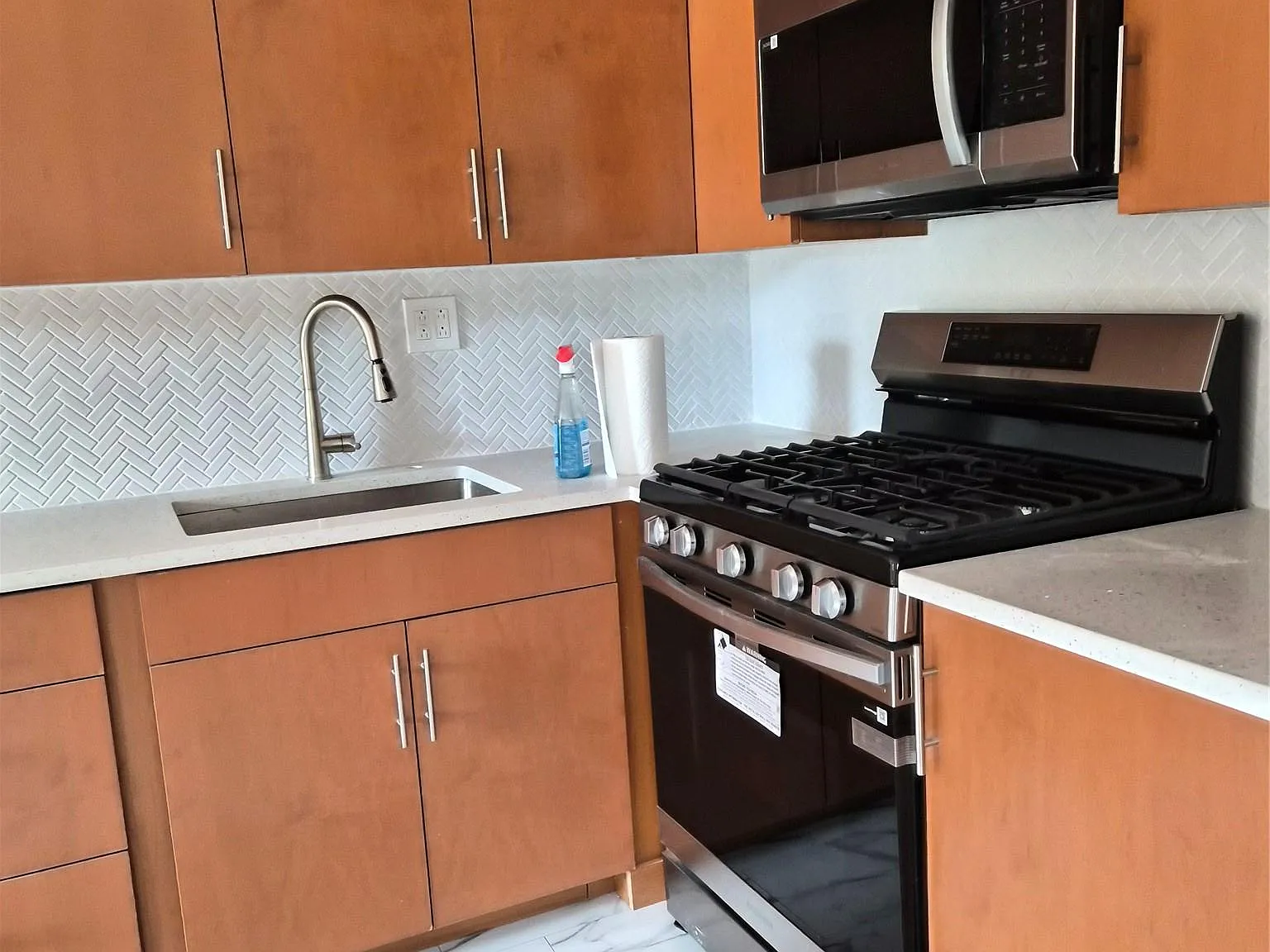 2 bed, 1.5 bath, 1200 sqft, $3,200 — Photo 3