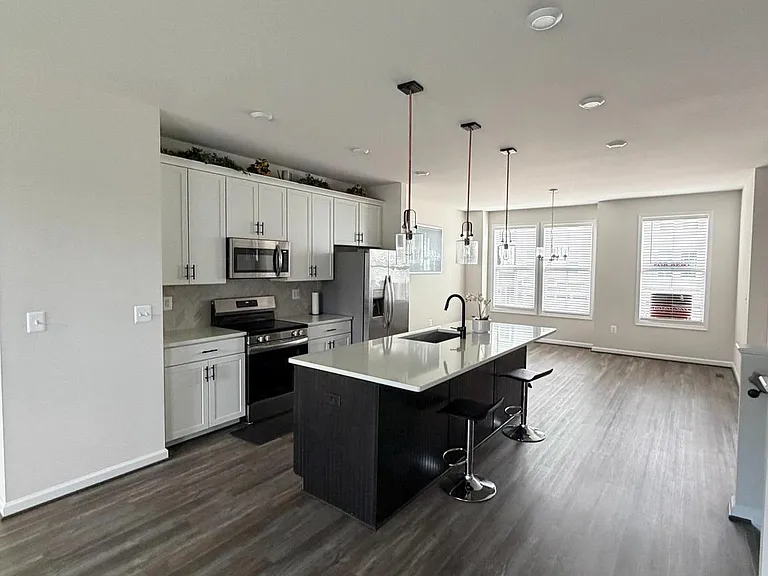 4105 Bolton Ct — Photo 7