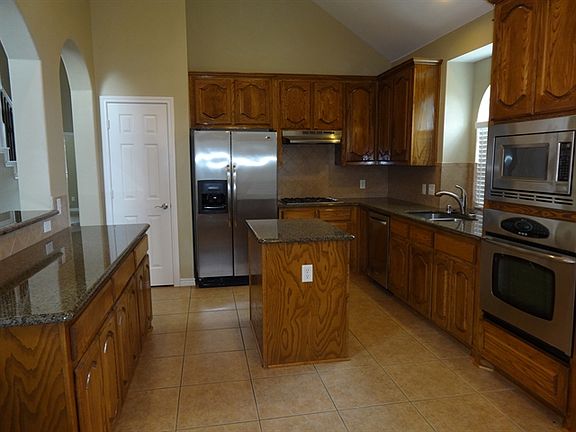 2nd image of 808 Warwick Ct