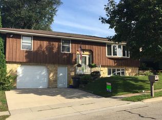 881 Berkley Pl, Dubuque, IA 52001