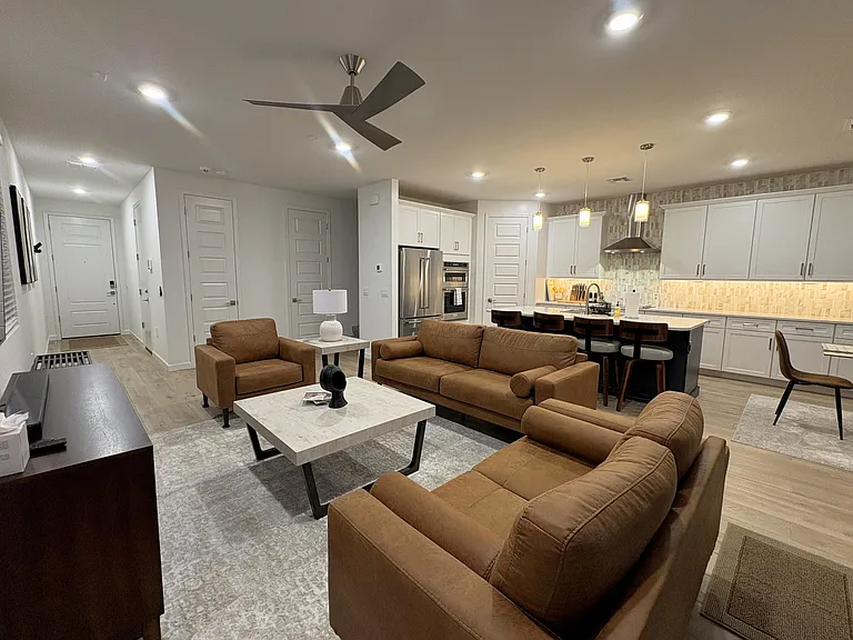 1172 E Kachina Trl — Photo 2