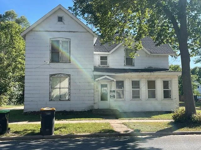 208 1/2 13th Ave W