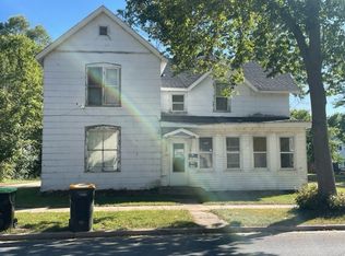 208 13th Ave W, Menomonie, WI 54751