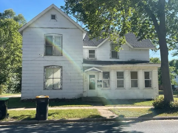 208 13th Ave W, Menomonie, WI 54751