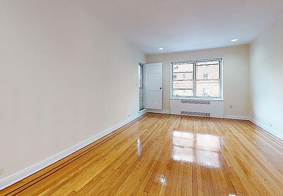 5th image of 6911 Yellowstone Blvd APT B-31