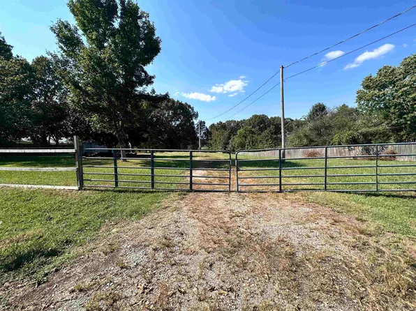 455 Charlotte Dr, Oakland, TN 38060