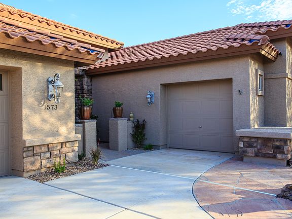 3rd image of 1573 N Miranda Ln