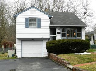 275 Lake Shore Dr, Lake Hiawatha, NJ