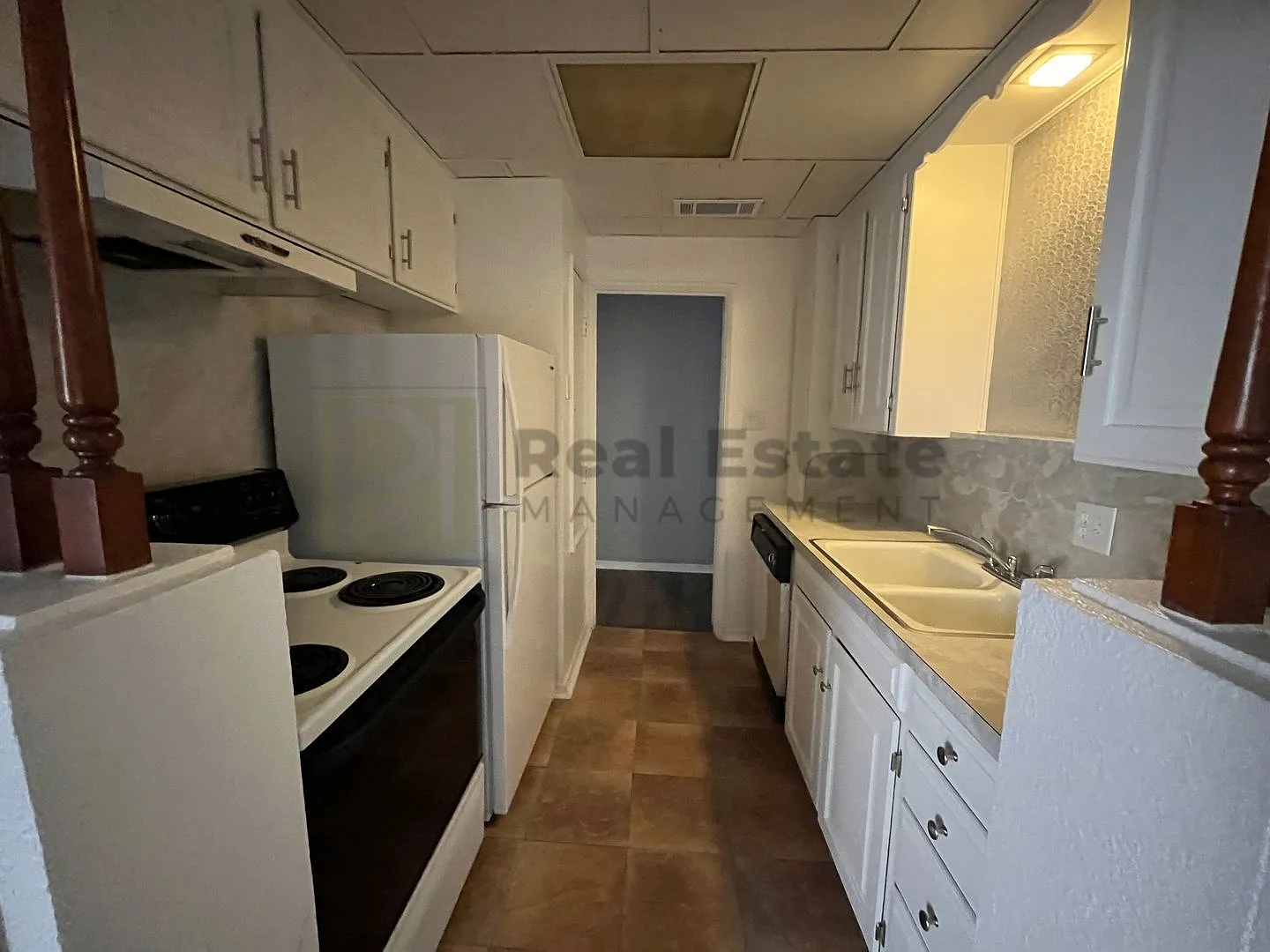 428 South Broadway — Photo 4