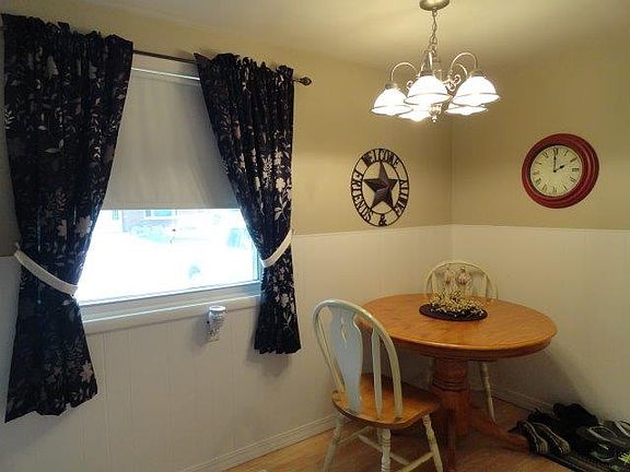 3rd image of 1115 Crestmore Way