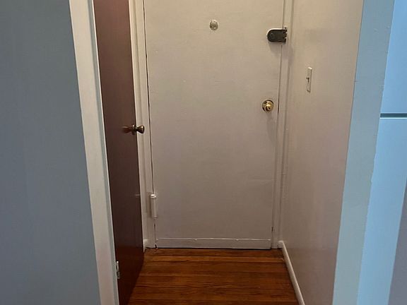 3rd image of 10XX E 227th St #2