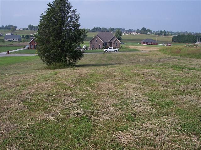 1st image of 8 Crystal Ln