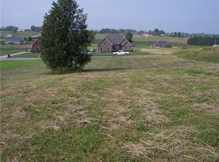 8 Crystal Ln, Westmoreland, TN 37186