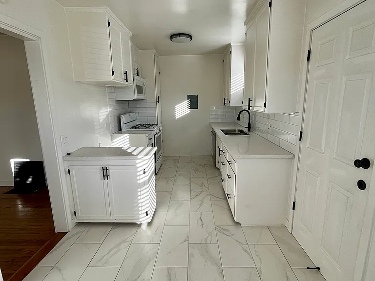 2464 N Brighton St #2462 — Photo 9