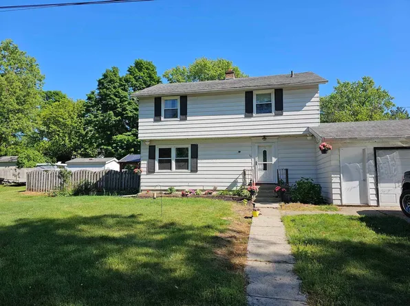 90 Main St, Newaygo, MI 49337
