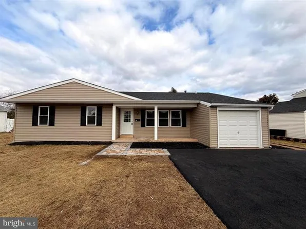 519 Hood Blvd, Fairless Hills, PA 19030