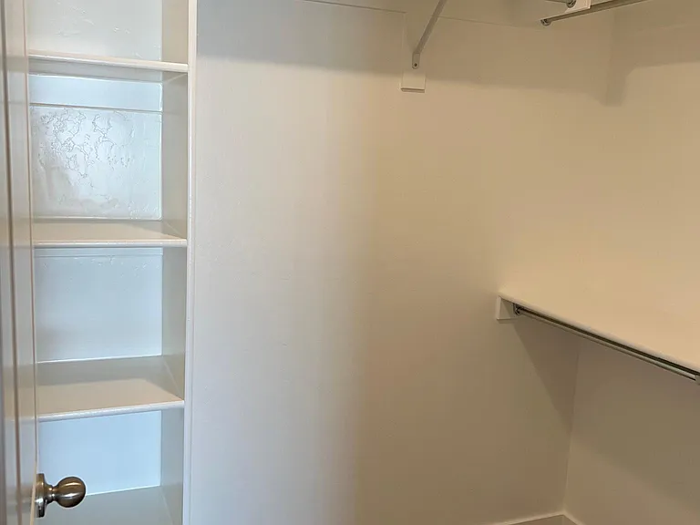1053 W Painted Horse Ln — Photo 11