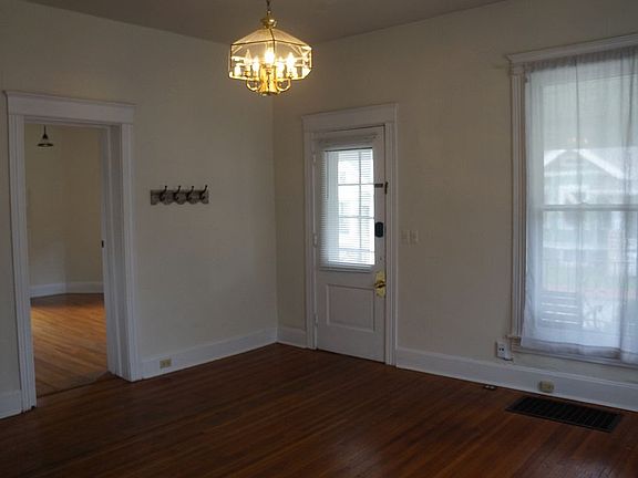3rd image of 318 N Dunn St