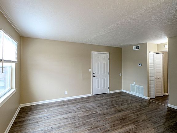 3rd image of 3411 Shanks Ln APT 5