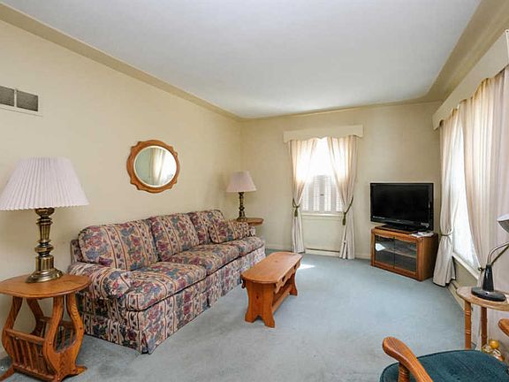 2nd image of 1240 Sunnyside Dr
