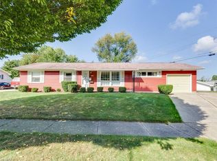 2260 Hoch Dr, Cuyahoga Falls, OH 44221