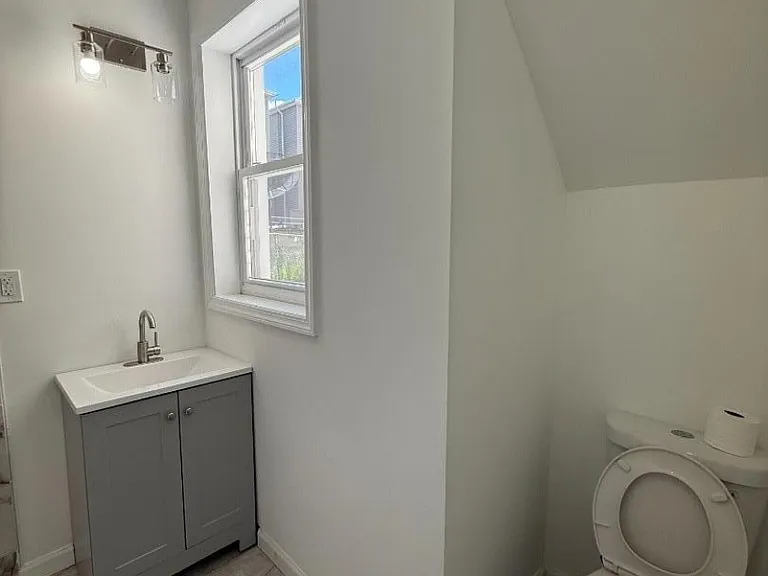 322 Court St #1 — Photo 9