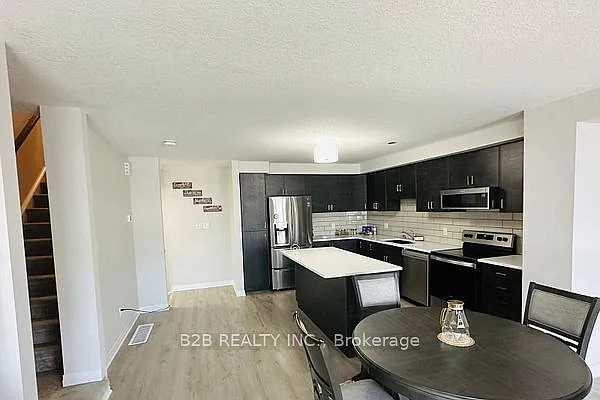 33 Valencia Ave — Photo 5