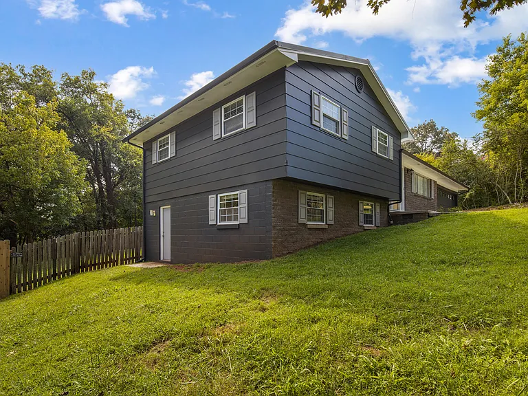 1505 Aldenwood Ln — Photo 28