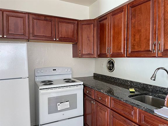 2nd image of 680 Evelyn Ave APT 1