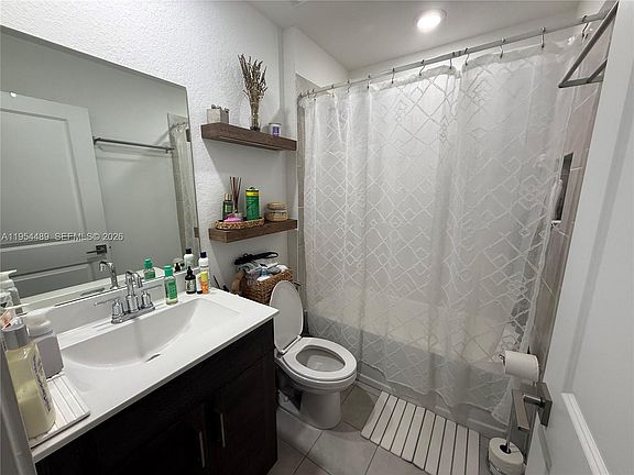 4th image of 1043 SE 24th Ave