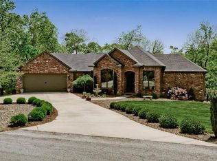 28 Stonehaven Dr, Bella vista, AR 72715