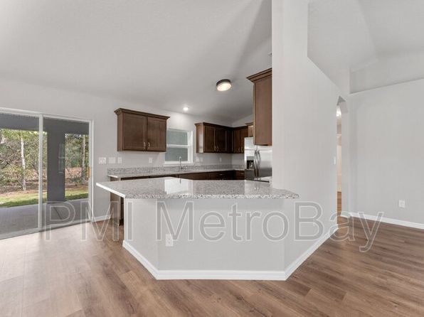 9461 N Sandree Dr