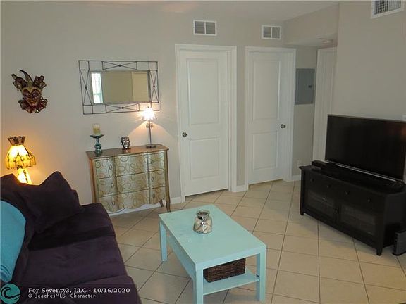 4th image of 2660 NE 8th Ave APT 316