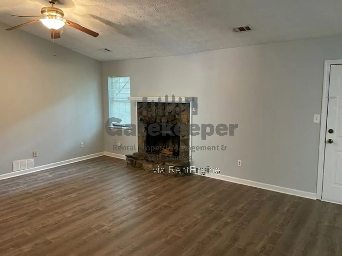 3 bed, 2.0 bath, 1284 sqft, $1,695 — Photo 2