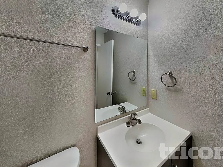 4244 Village Trace Dr — Photo 13