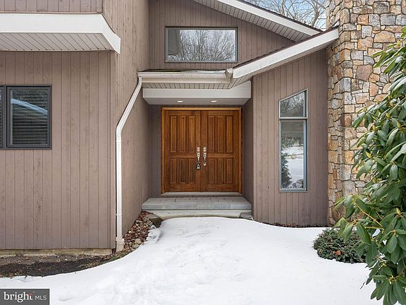 5th image of 100 Saint Vincent Ct