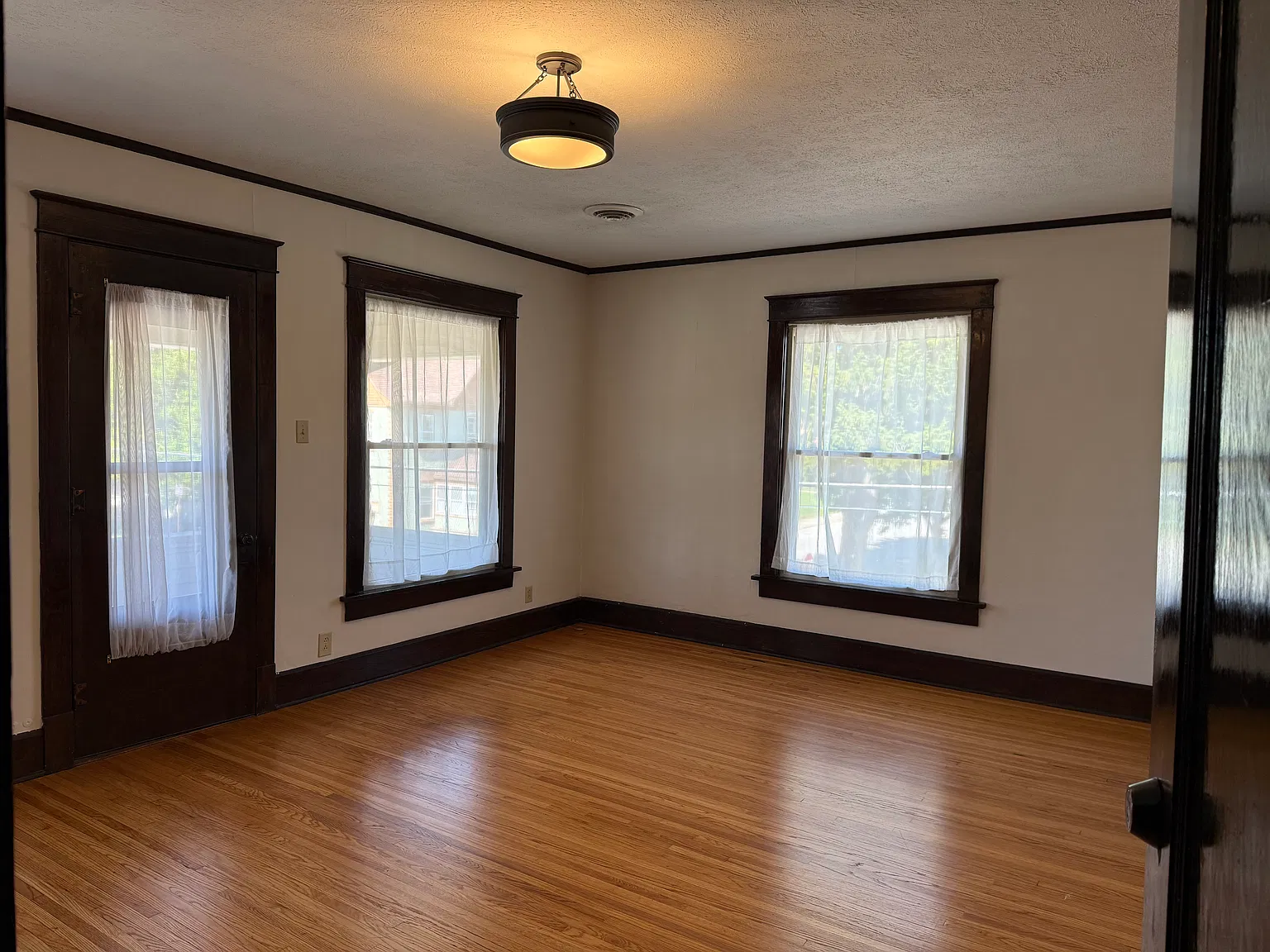 2 bed, 1000 sqft, $1,100 — Photo 2