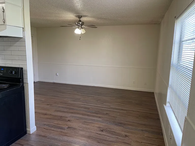 1702 Kirk Ave #104 — Photo 7