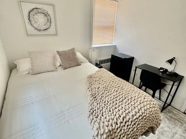 2423 Cambreleng LLC