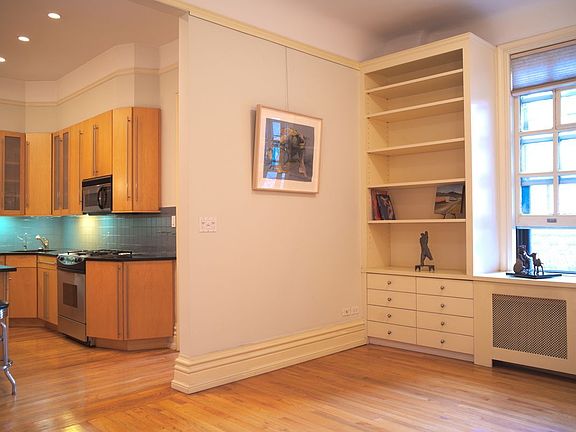 5th image of 2109 Broadway APT 692