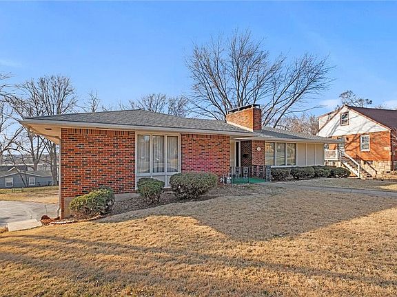 3rd image of 3120 W Barker Cir