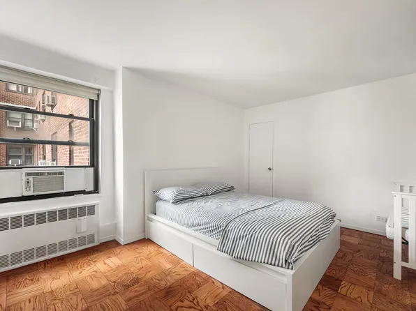 210 East Broadway image 2 of 9