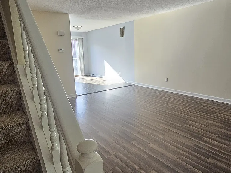 Churchill Dr — Photo 5