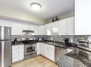 5 Tsienneto Rd UNIT 210, Derry, NH 03038