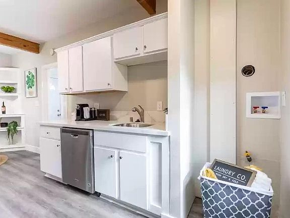 5th image of 513 1/2 B St