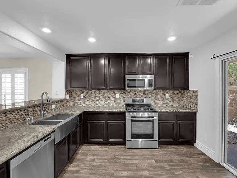646 Monument Point St — Photo 20