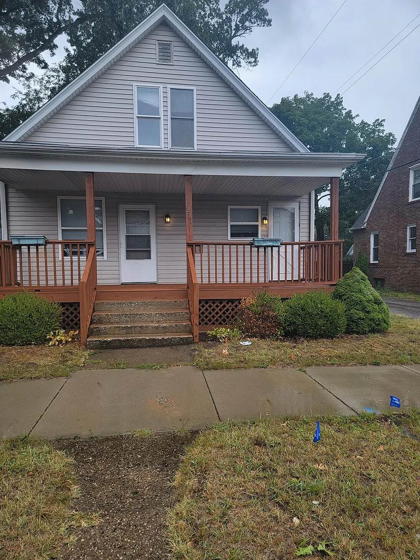 210 Tryon St photo 1