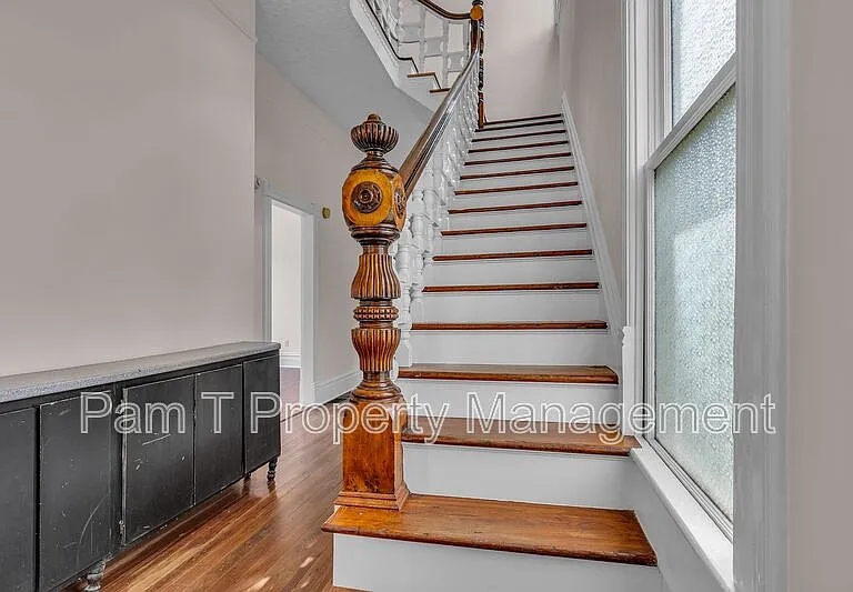 201 W 37th St #MAIN HOUSE — Photo 20