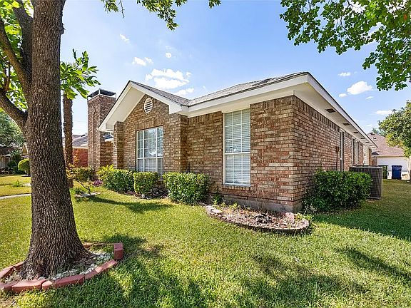 2nd image of 2329 Knighthood Ln