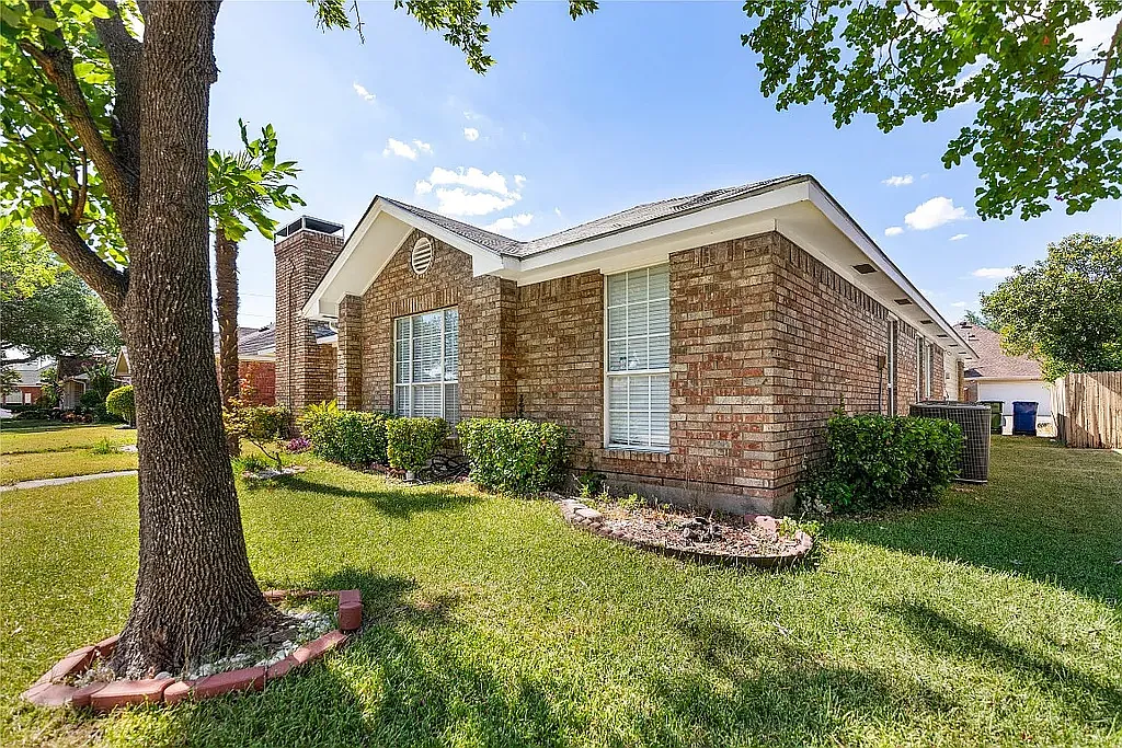 Building Photo - 2329 Knighthood Ln